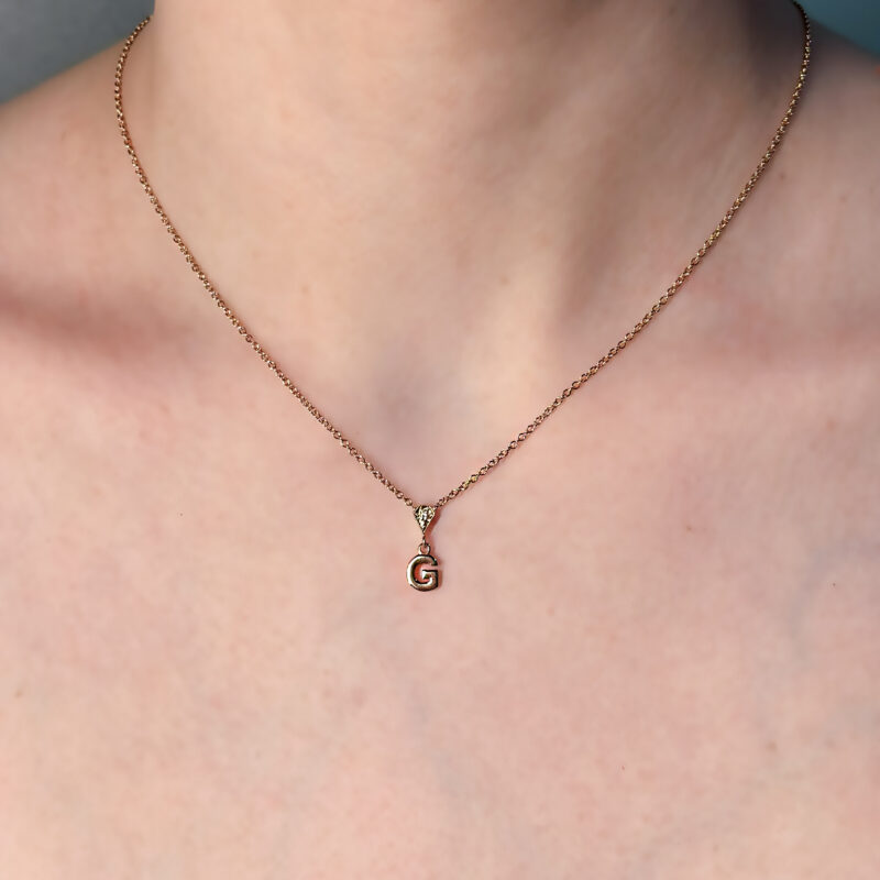 Flavioro Girocollo Iniziale Oro 18kt e Diamante