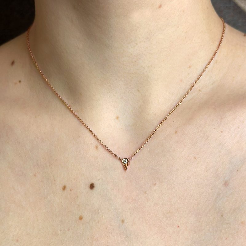 Flavioro punto luce pentagono oro rosa e diamante ct 0.05