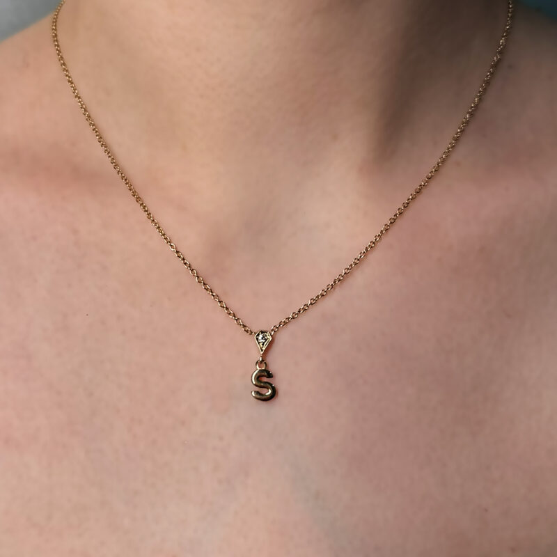 Flavioro Girocollo Iniziale Oro 18kt e Diamante