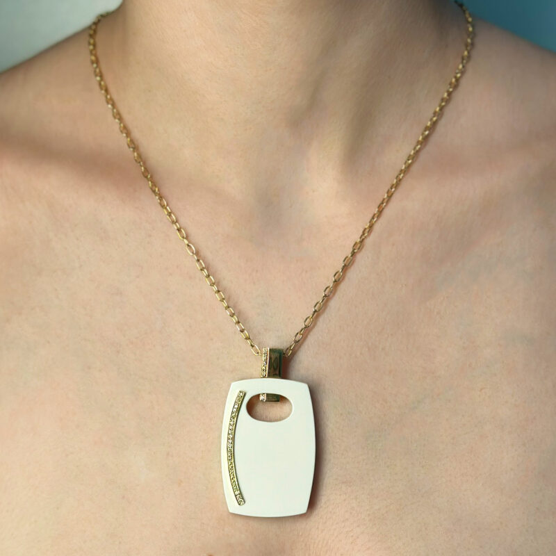 ciondolo agata bianca e diamanti