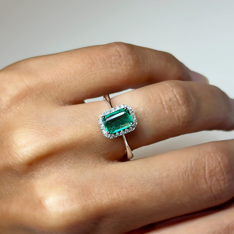 anello smeraldo e diamanti