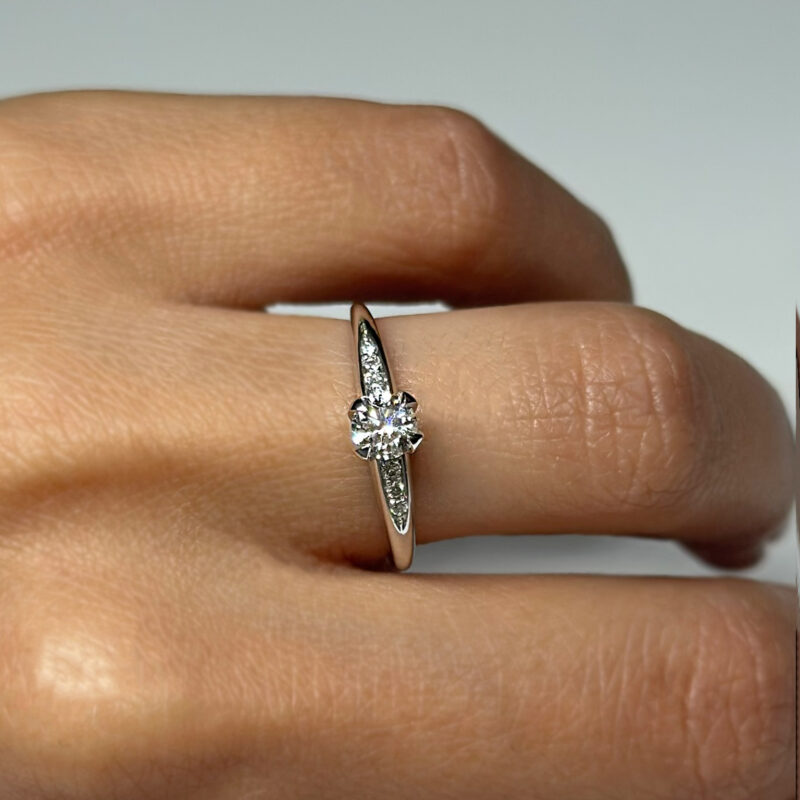 solitario diamante GIA ct 0.35 e diamanti laterali ct 0.06