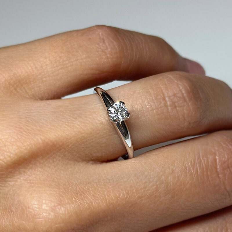 Solitario Flavioro diamante canadamark GIA CT 0.31 d vvs2