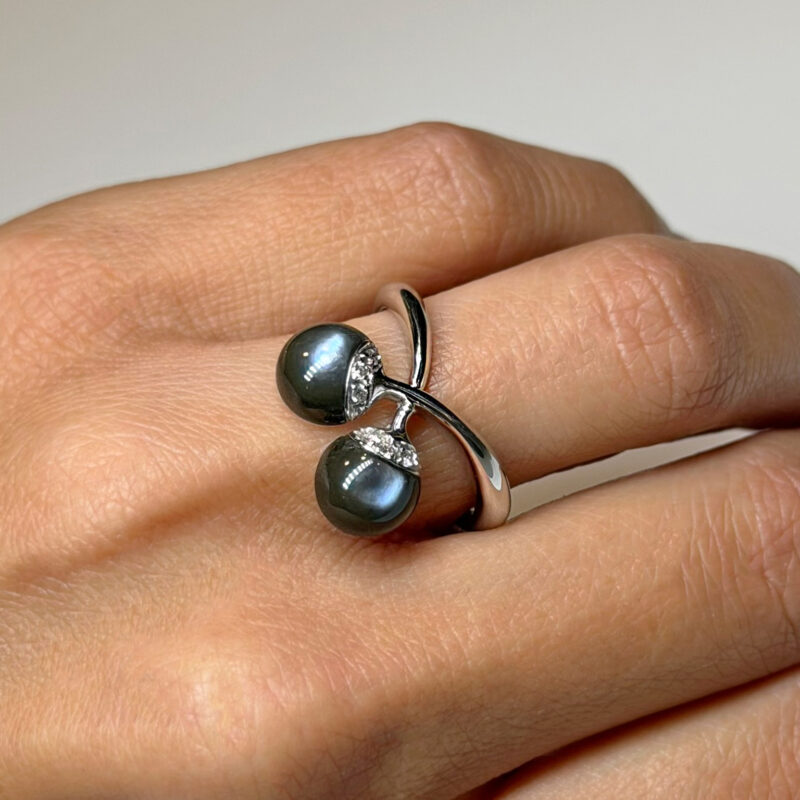 anello madreperla e diamanti