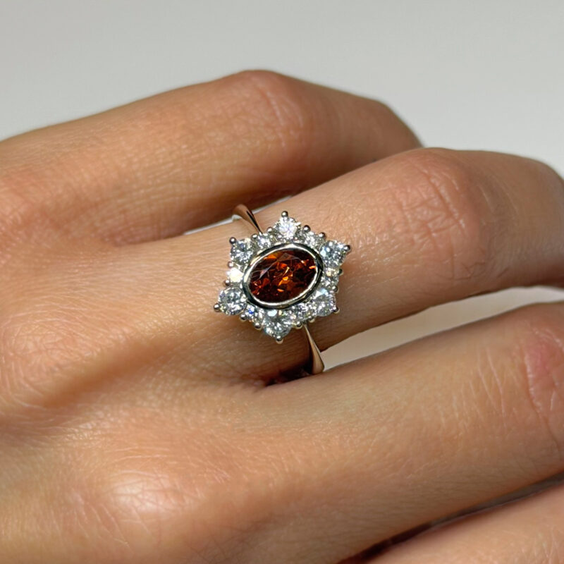 anello flavioro granato mandarino e diamanti