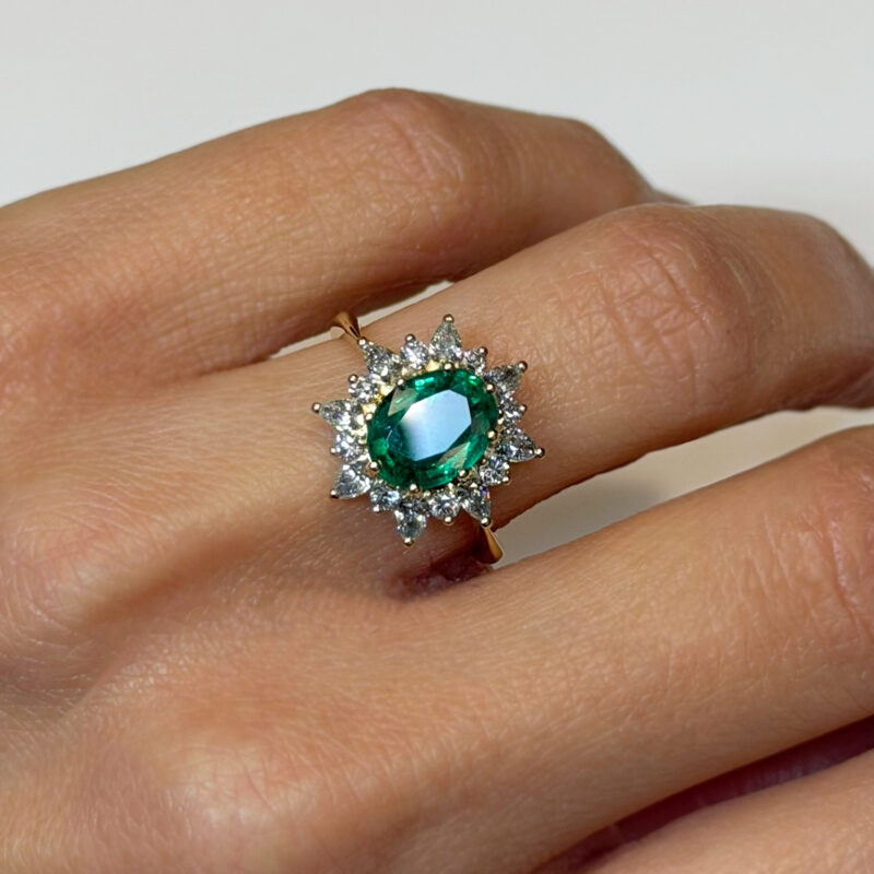 anello flavioro smeraldo e diamanti