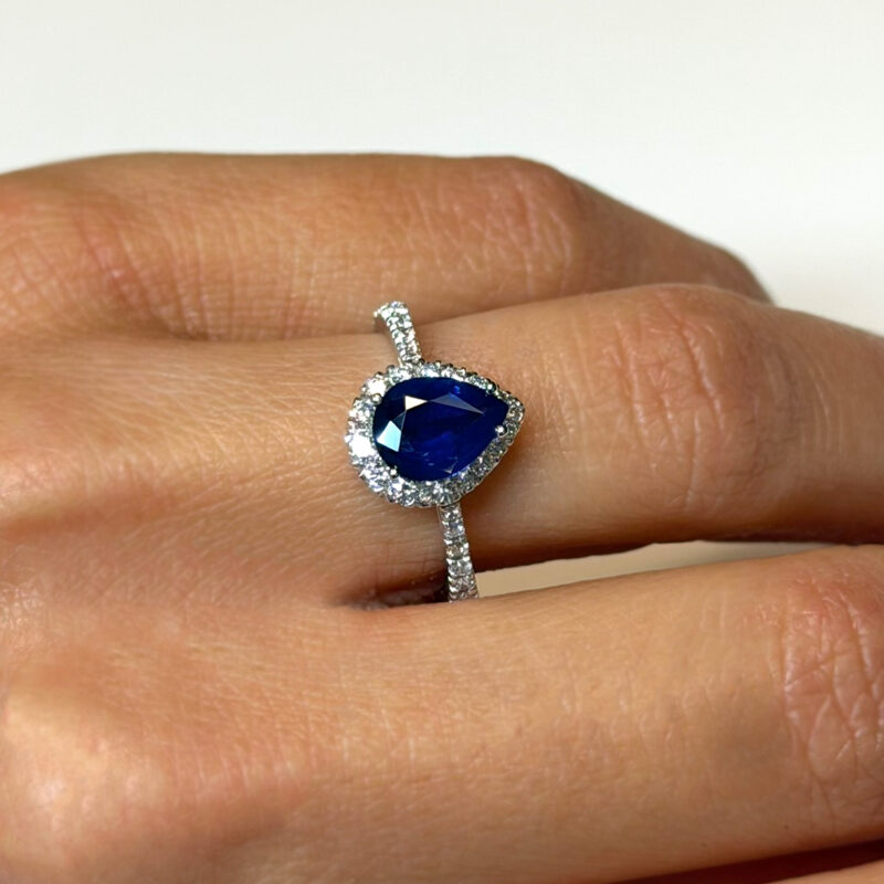 anello oro 18kt Flavioro zaffiro goccia e diamanti