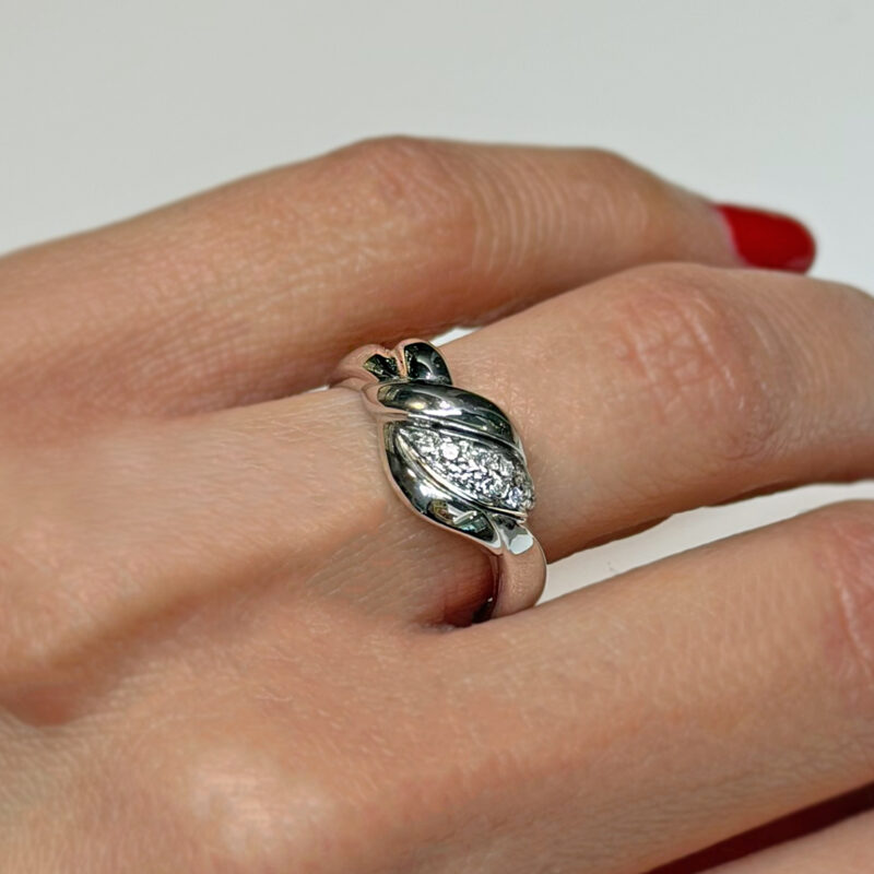 anello salvini oro 18 diamanti ct 0.10