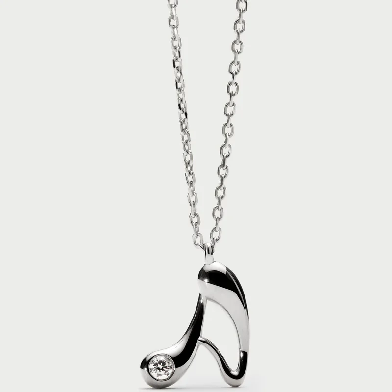 Collana con ciondolo in argento con l’iniziale A co02-b74-u