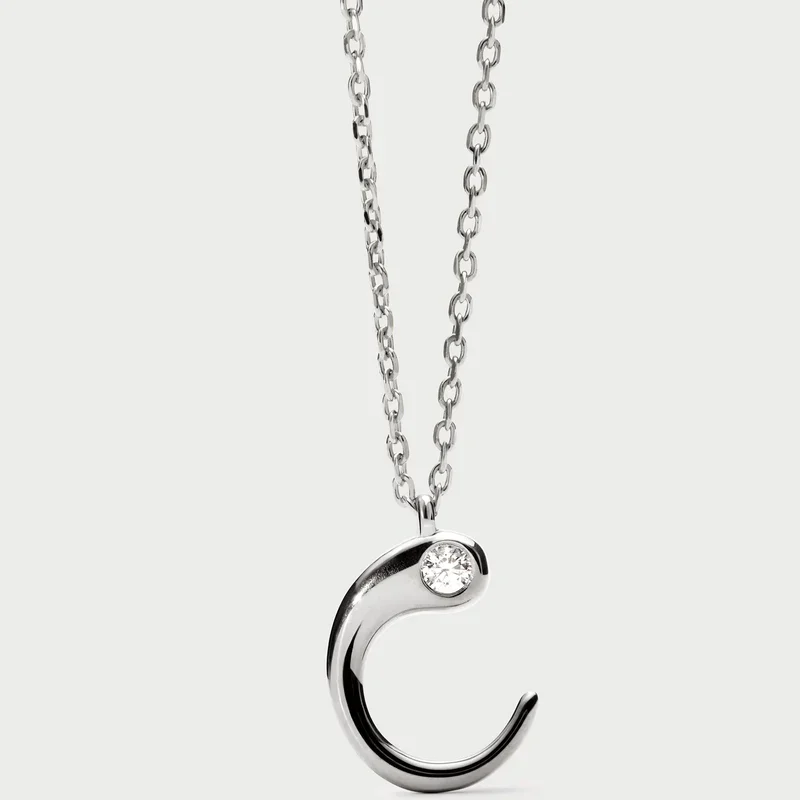 Collana con ciondolo in argento con l’iniziale C CO02-B76-U