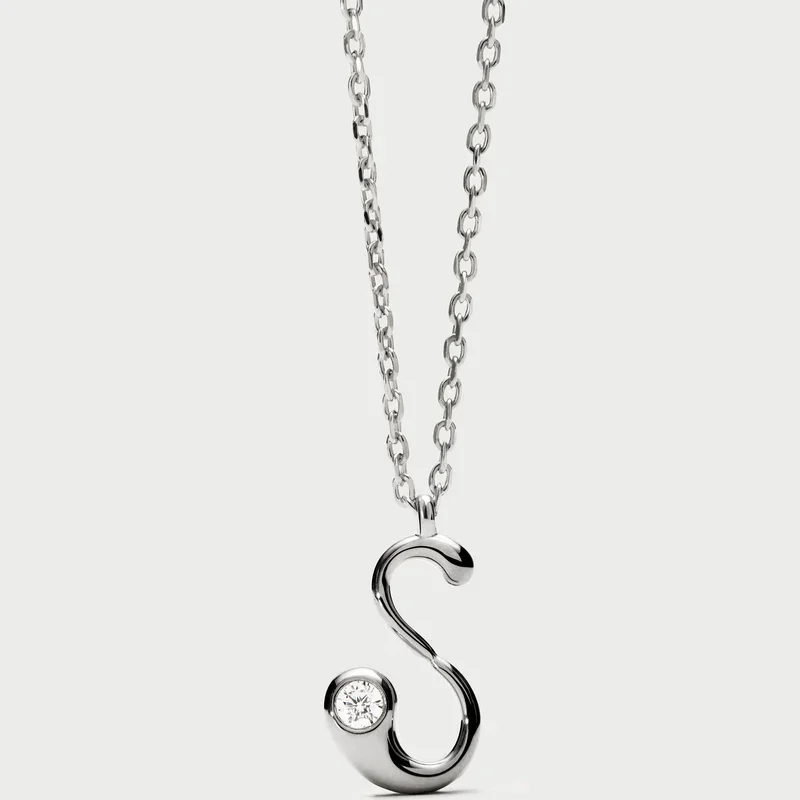 Collana con ciondolo in argento con l’iniziale S CO02-B92-U